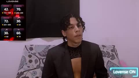 Snapshot of isidroglasc chatting on 11/16/25, 12:49 Isidro online show from 11/16/25, 12:49