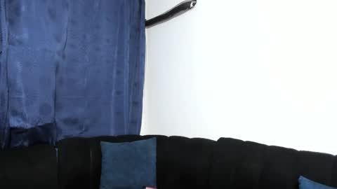 isis 18 years online show from 11/25/25, 12:21