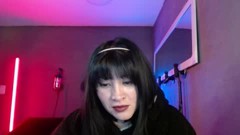Snapshot of isis_diosa chatting on 09/22/25, 01:02 Ana Maria online show from 09/22/25, 01:02