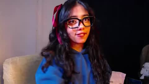 isis_valen online show from 10/24/25, 11:50