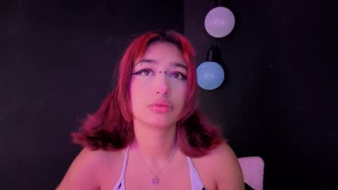 Snapshot of isisjones18 chatting on 09/22/25, 05:20 Isisjones18 online show from 09/22/25, 05:20