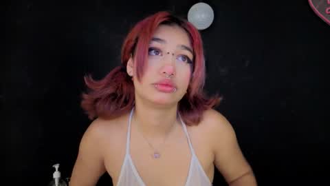 Snapshot of isisjones18 chatting on 09/26/25, 05:33 Isisjones18 online show from 09/26/25, 05:33