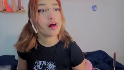 Snapshot of isisjones18 chatting on 10/30/25, 09:22 Isisjones18 online show from 10/30/25, 09:22