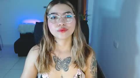 Snapshot of isla_bonitaa chatting on 09/25/25, 10:08 isa online show from 09/25/25, 10:08