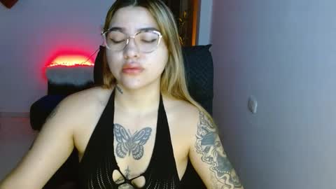 Snapshot of isla_bonitaa chatting on 10/13/25, 10:04 isa online show from 10/13/25, 10:04