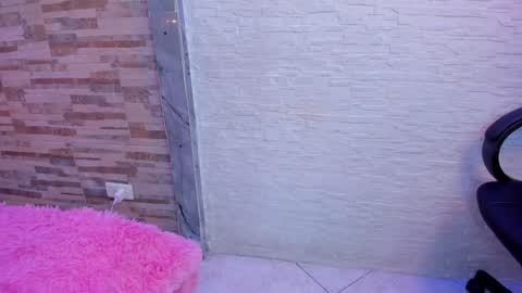 Isla  online show from 01/31/25, 04:38