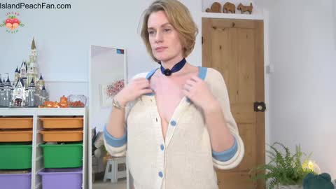 Lou  Peaches online show from 10/12/25, 01:10