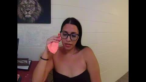 Snapshot of islandmilf777 chatting on 11/12/25, 02:56 BiancaRose online show from 11/12/25, 02:56