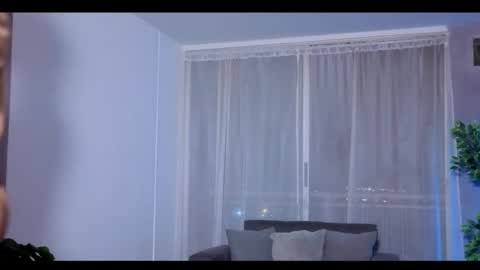 Julyane online show from 10/18/25, 04:04