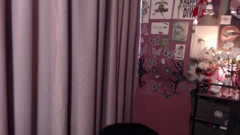 Snapshot of israakarmaa chatting on 03/12/25, 07:46 Rebecca online show from 03/12/25, 07:46