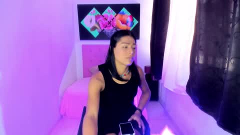 issa_kitty online show from 11/19/25, 07:03