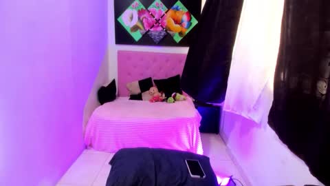 issa_kitty online show from 11/21/25, 07:12