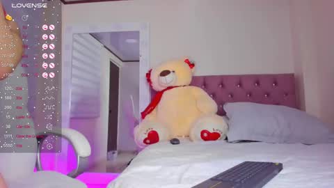 Isa  online show from 03/11/25, 06:32