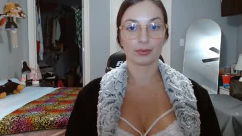 Snapshot of italiana25 chatting on 12/05/24, 04:53 Bella Bloom online show from 12/05/24, 04:53