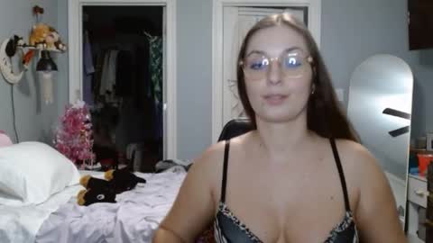 Snapshot of italiana25 chatting on 01/04/25, 07:55 Bella Bloom online show from 01/04/25, 07:55