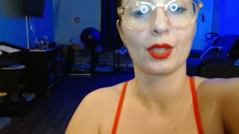 Snapshot of italiana25 chatting on 02/02/25, 06:15 Bella Bloom online show from 02/02/25, 06:15