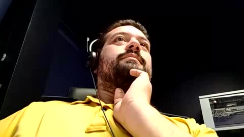 Snapshot of italianbigboy93 chatting on 10/10/25, 05:28 italianbigboy93 online show from 10/10/25, 05:28