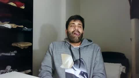 italianboybcn online show from 03/06/25, 03:24