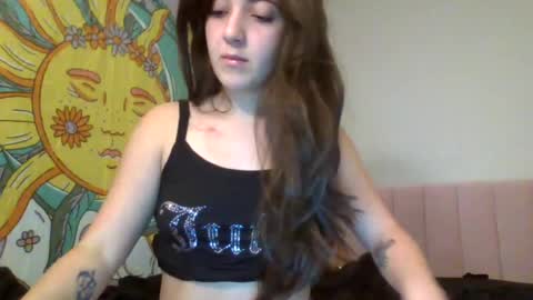 Snapshot of italiankittyx chatting on 11/18/25, 03:45 ItalianKitty online show from 11/18/25, 03:45