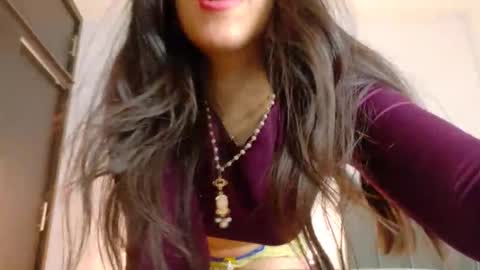 Snapshot of its_bunnyy chatting on 11/14/25, 12:42 K A R I online show from 11/14/25, 12:42