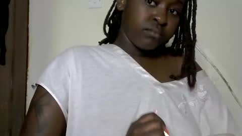 Snapshot of its_sweet chatting on 12/30/24, 11:59 BigAss horny online show from 12/30/24, 11:59