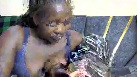 Snapshot of its_sweet chatting on 09/17/25, 03:46 BigAss horny online show from 09/17/25, 03:46