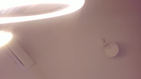 Isabella online show from 11/12/25, 10:04