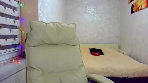 Snapshot of itslunaday chatting on 02/19/25, 06:32 itslunaday online show from 02/19/25, 06:32