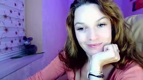 Snapshot of itslunaday chatting on 09/23/25, 05:49 itslunaday online show from 09/23/25, 05:49