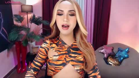 Snapshot of itsmesofiaa69 chatting on 10/24/25, 04:36 Sofia online show from 10/24/25, 04:36