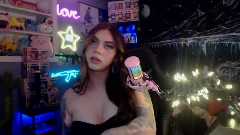 Snapshot of itsnickibabyy chatting on 01/26/25, 11:08 Nicki Foxx online show from 01/26/25, 11:08