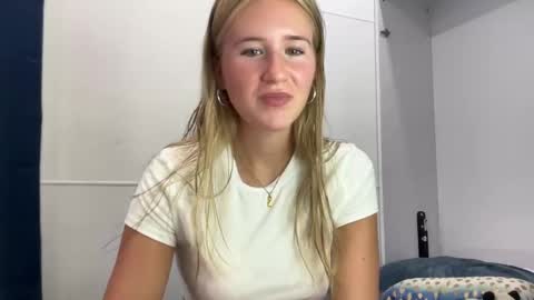 Snapshot of itsssosierra chatting on 01/25/25, 03:30 Sierra online show from 01/25/25, 03:30