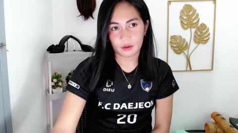 itsurgil_kloeh online show from 11/05/25, 12:49