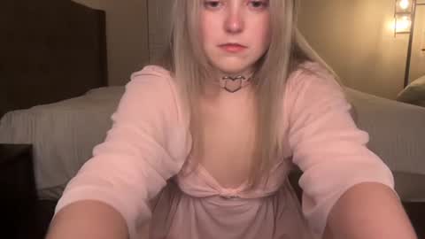 itz_lunaa online show from 10/31/25, 05:30