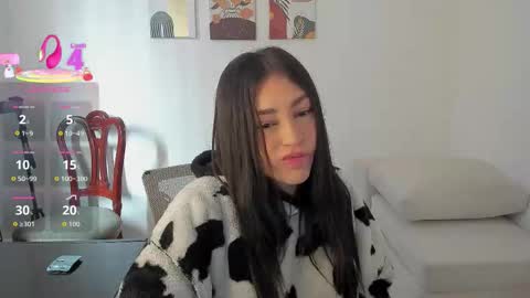 Snapshot of itziar_cailanie chatting on 10/29/25, 05:25 Itziar online show from 10/29/25, 05:25