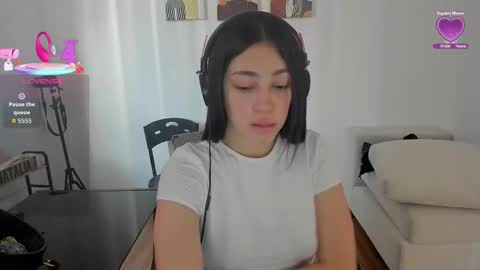 Snapshot of itziar_cailanie chatting on 11/04/25, 04:17 Itziar online show from 11/04/25, 04:17