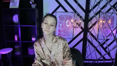 Snapshot of iva_bananas chatting on 10/27/25, 01:48 Iva online show from 10/27/25, 01:48
