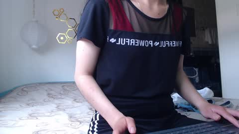 Snapshot of ivana_rose chatting on 02/08/25, 08:32 Adris online show from 02/08/25, 08:32