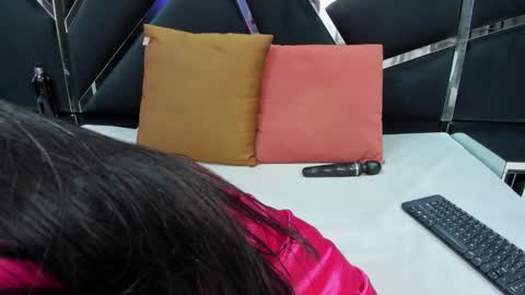 ivannaa18 online show from 10/25/25, 03:47