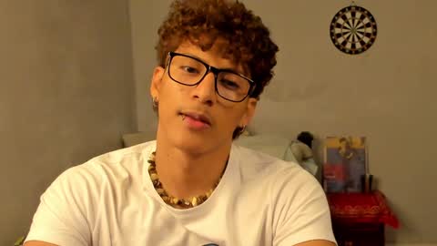 Snapshot of ivano_jones chatting on 02/03/25, 04:14 Ivano online show from 02/03/25, 04:14