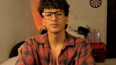 Snapshot of ivano_jones chatting on 02/14/25, 03:33 Ivano online show from 02/14/25, 03:33