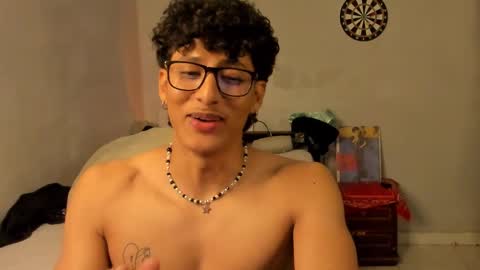 Snapshot of ivano_jones chatting on 02/14/25, 06:34 Ivano online show from 02/14/25, 06:34