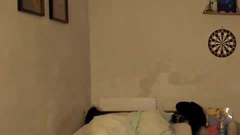 Snapshot of ivano_jones chatting on 02/19/25, 10:34 Ivano online show from 02/19/25, 10:34