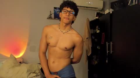 Snapshot of ivano_jones chatting on 02/22/25, 04:30 Ivano online show from 02/22/25, 04:30