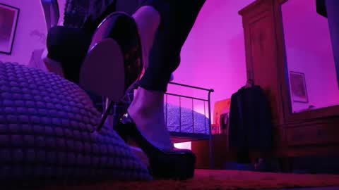 yves online show from 11/23/25, 05:07