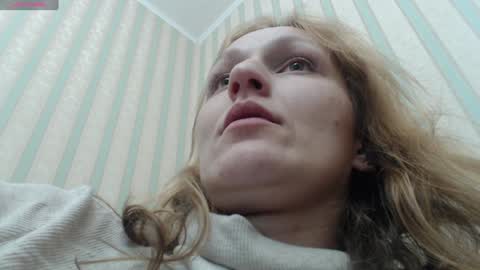 Snapshot of ivi_kiwi chatting on 01/27/25, 08:28 Masha online show from 01/27/25, 08:28