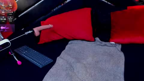 Ivis  online show from 10/24/25, 01:18