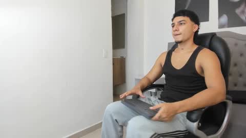 Snapshot of ivo_beischel chatting on 09/13/25, 11:32 Ivo Beischel online show from 09/13/25, 11:32