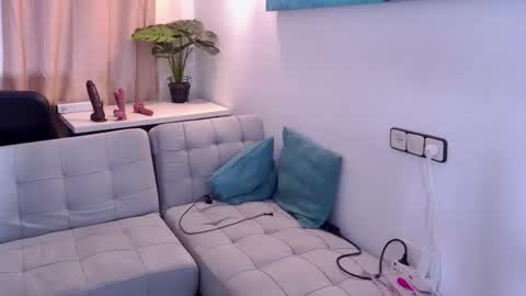 Ivonne online show from 10/24/25, 10:11