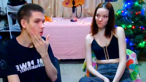 Snapshot of ivy__lester chatting on 12/12/24, 04:32 Ivy and Lester online show from 12/12/24, 04:32